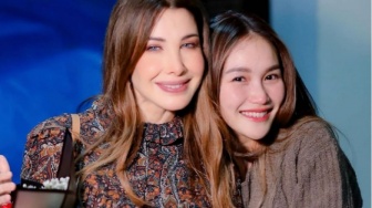 Banjir Pujian, Ayu Ting Ting Jadi Kejutan di Konser Nancy Ajram di Jakarta