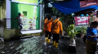 Bandar Lampung Dikepung Banjir Rob, Warga Diimbau Waspada Hadapi Cuaca Ekstrem
