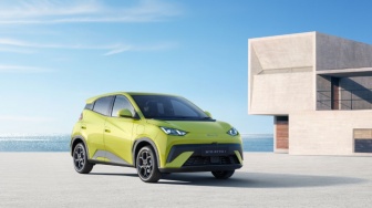 Terpopuler: Toyota Ragu Bikin Pabrik Baterai EV, BYD Curi Kursi Puncak Penjualan Mobil