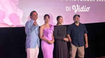 Jadi Pemeran Utama, Adipati Dolken Siapkan Sentuhan Lokal di Film What's Up with Secretary Kim?