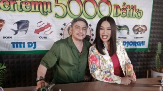 Bukan Pacar, Titi DJ Cemburu Dengar Thomas Djorghi Cerita Cewek Lain