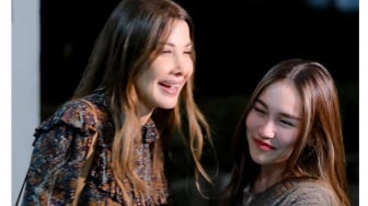 Ayu Ting Ting Nge-Blank saat Duet Bareng Ratu Pop Arab Nancy Ajram