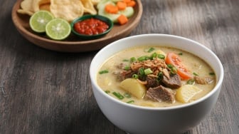 Asal- usul Soto Betawi: dari Gerobak Pinggir Jalan Kini Masuk 10 Besar Sup Terbaik Dunia!