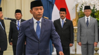 Mantan Kapolri Idham Aziz dilantik menjadi anggota Komisi Percepatan Reformasi Polri di Istana Merdeka, Jakarta, Jumat (7/11/2025). [ANTARA FOTO/Hafidz Mubarak A/YU]