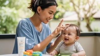 Sunscreen Bayi Sebaiknya SPF Berapa? Cek Panduan Lengkap dan 6 Rekomendasi yang Aman