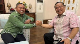 Abdul Wahid Kini Ditahan KPK, Momen Salam Komando Jadi Sorotan