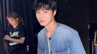 4 Mix and Match Outfit ala Lee Jae Wook, Gaya Makin Stylish Tanpa Ribet!