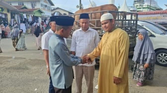 Haul Tuan Guru Besilam ke-102, Waket Komisi XIII DPR Serahkan 1 Ekor Sapi
