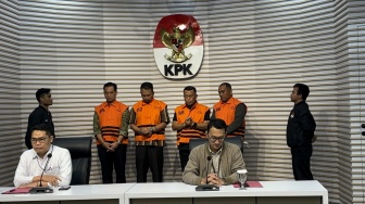 Pakai Rompi Oranye, Bupati Ponorogo Sugiri Sancoko Resmi Jadi Tersangka Kasus Suap Jabatan