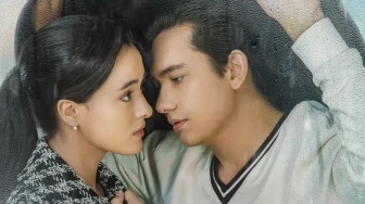 Deretan Film Adipati Dolken dan Mawar De Jongh, Terbaru Whats Up with Secretary Kim?