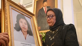 Momen Haru Warnai Penganugerahan Marsinah jadi Pahlawan Nasional