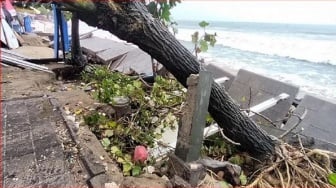Terkikis Air Laut, Jalur Pejalan Kaki Pantai Kuta Rusak 178 Meter
