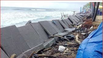 Kuta Tak Lagi Nyaman, Kisah Pedagang yang Lapaknya Terendam Gelombang Pasang