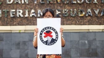 Aksi Protes Gelar Pahlawan Soeharto di Kementerian Kebudayaan
