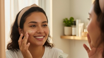 7 Rekomendasi Tinted Sunscreen Lokal untuk Tutupi Bekas Jerawat dan Flek Hitam