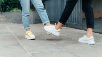 7 Sepatu Lokal Rp100 Ribuan untuk Aktivitas Harian: Awet dan Nyaman