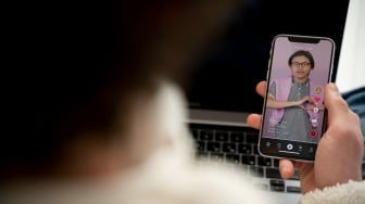 Gift Tiktok Berapa Rupiah? Ini Update Harga 2025 Saat Disawer Mawar hingga Paus