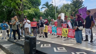 Dianggap Gaya Orde Baru! Wartawan NTB Geruduk Kantor Gubernur, Tolak Gugatan Mentan ke Tempo