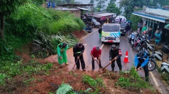Jalur Lintas Selatan Garut Lumpuh Total: Longsor Besar Tutup Jalan Pakenjeng-Bungbulang