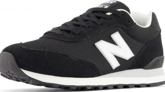 7 Rekomendasi Sepatu Jalan Kaki Terbaik Budget Pekerja yang Naik Kendaraan Umum