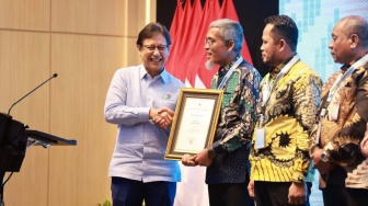 Sukses Intervensi Penurunan Stunting, Gubernur Ahmad Luthfi Terima Penghargaan Kemenkes