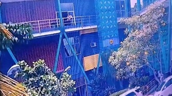 Detik-Detik Mengerikan! Mahasiswi Unpak Bogor Tiba-Tiba Terjun Bebas dari Lantai 3