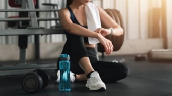 7 Rekomendasi Sepatu Gym Wanita Terbaik, Modal Rp300 Ribuan Kaki Bebas Cedera