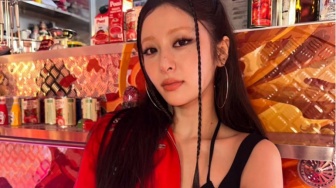 Dari Chic sampai Street Style, 4 OOTD Yunjin LE SSERAFIM yang Anti Gagal!