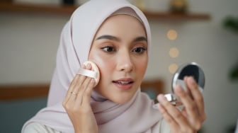 Cari Bedak Wudhu Friendly? Ini 6 Pilihan Halal yang Aman untuk Ibadah