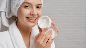 5 Moisturizer Terbaik untuk Kulit Kering dan Mencerahkan, Bye Wajah Kusam!