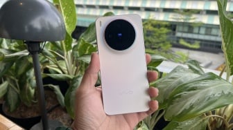 Lompati Seri 400, Vivo X500 Bakal Usung Layar 144 Hz dan Telefoto 200 MP