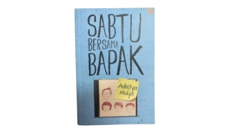 Sabtu Bersama Bapak: Novel yang Menggugah dan Penuh Perenungan