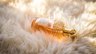 Mengenal Apa Itu Parfum Feromon, Benarkah Bisa Bikin Lawan Jenis Tergoda?