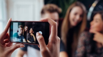 5 HP Murah yang Bisa Foto Live Selain iPhone untuk Abadikan Kenangan