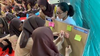 Bukan Keburukan, Laporkan Kebaikan Teman Justru Bisa Tingkatkan Empati Remaja