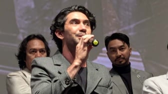 Dari Aktor Top ke Sutradara Hebat: Debut Film 'Pangku' Reza Rahadian