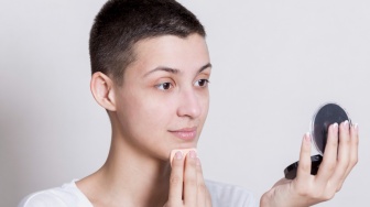 7 Rekomendasi Bedak Padat untuk Kulit Kering dan Kusam agar Melembapkan