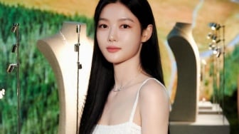 Street Look sampai Office Style, 4 Ide OOTD Kim You Jung untuk Disontek!