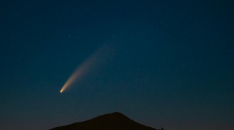 Bukan Alien, Ini Penjelasan Ilmiah di Balik Sinyal Radio dari Komet 3I/ATLAS