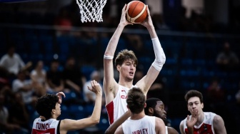 Tinggi 2,33 Meter, Olivier Rioux Catat Rekor sebagai Pebasket Tertinggi dalam Sejarah NCAA