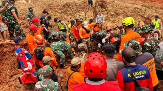 Yuni Ditemukan Tewas Tertimbun Longsor Cilacap, Tim SAR Kejar Waktu Cari 20 Korban Lainnya