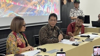 Purbaya Duga Pakaian Bekas Impor RI Banyak dari China, Akui Kemenkeu Lambat Tangani