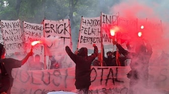 Ultras Garuda Geruduk Kantor PSSI, Erick Thohir Disuruh Out!