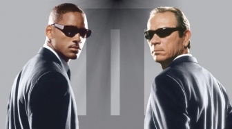 Sinopsis Men in Black II: Misi Agen J dan K Hadapi Alien Seksi, Malam Ini di Trans TV