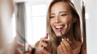 5 Rekomendasi Lipstik Nude untuk Kulit Sawo Matang, Cocok Buat Make Up Natural Tanpa Bikin Pucat