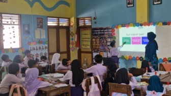 Lebih dari Sekadar Mengajar: Menjadi Teladan Hidup