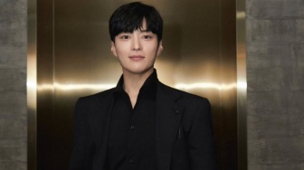 4 Ide OOTD Monokrom ala Jang Seung Jo yang Stylish Buat Segala Momen!