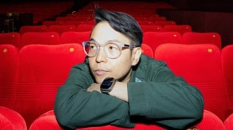 Bukan Sekadar Hiburan, Ernest Prakasa Sebut Komedi Jalan Halus Kritik Tajam