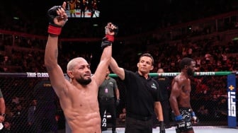 SUV Terbalik, Petarung UFC Deiveson Figueiredo Selamat dari Kecelakaan Horor