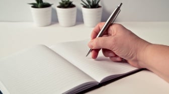 Mengapa Mayoritas Manusia Lebih Nyaman Menggunakan Tangan Kanan?